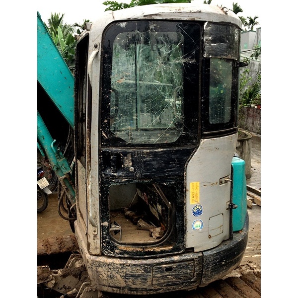 Kính Cánh Cửa Máy Xúc Đào Kobelco SK 50 75